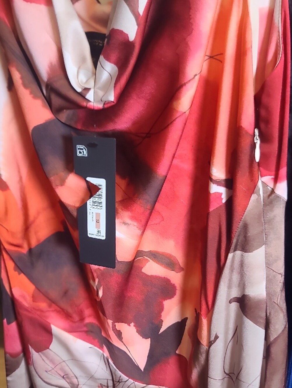Floral Satin Dress
Donna Karan New York - Picture 6 of 6
